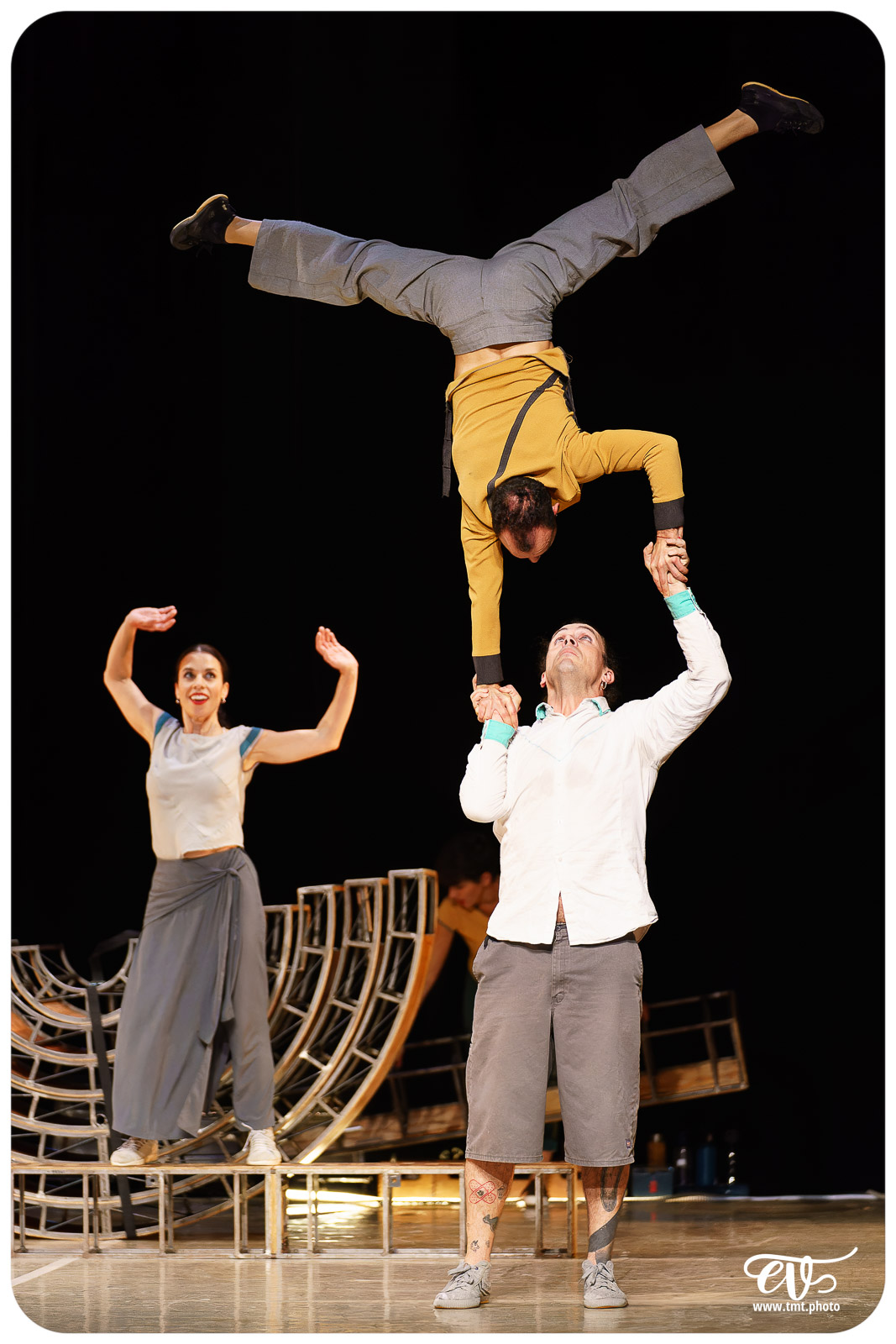 ESENCIAL (VAIVEN CIRCO)